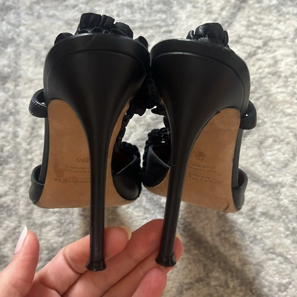 Carolina Herrera Ruffle Heels Stiletto Black sz 40 - Picture 9 of 9